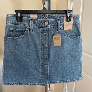 Levi’s Denim button up skirt